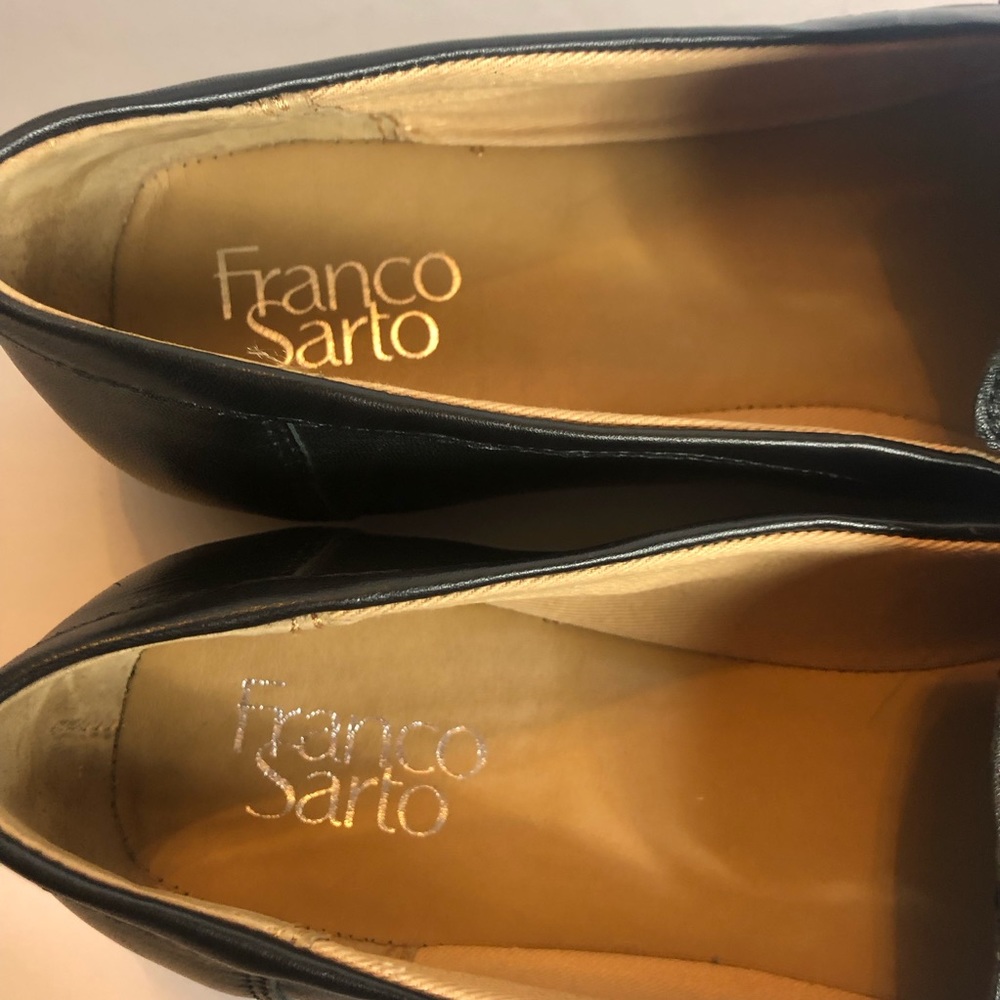 Franco Sarto Damia black leather loafers with silver chain. - Picture 6 of 7